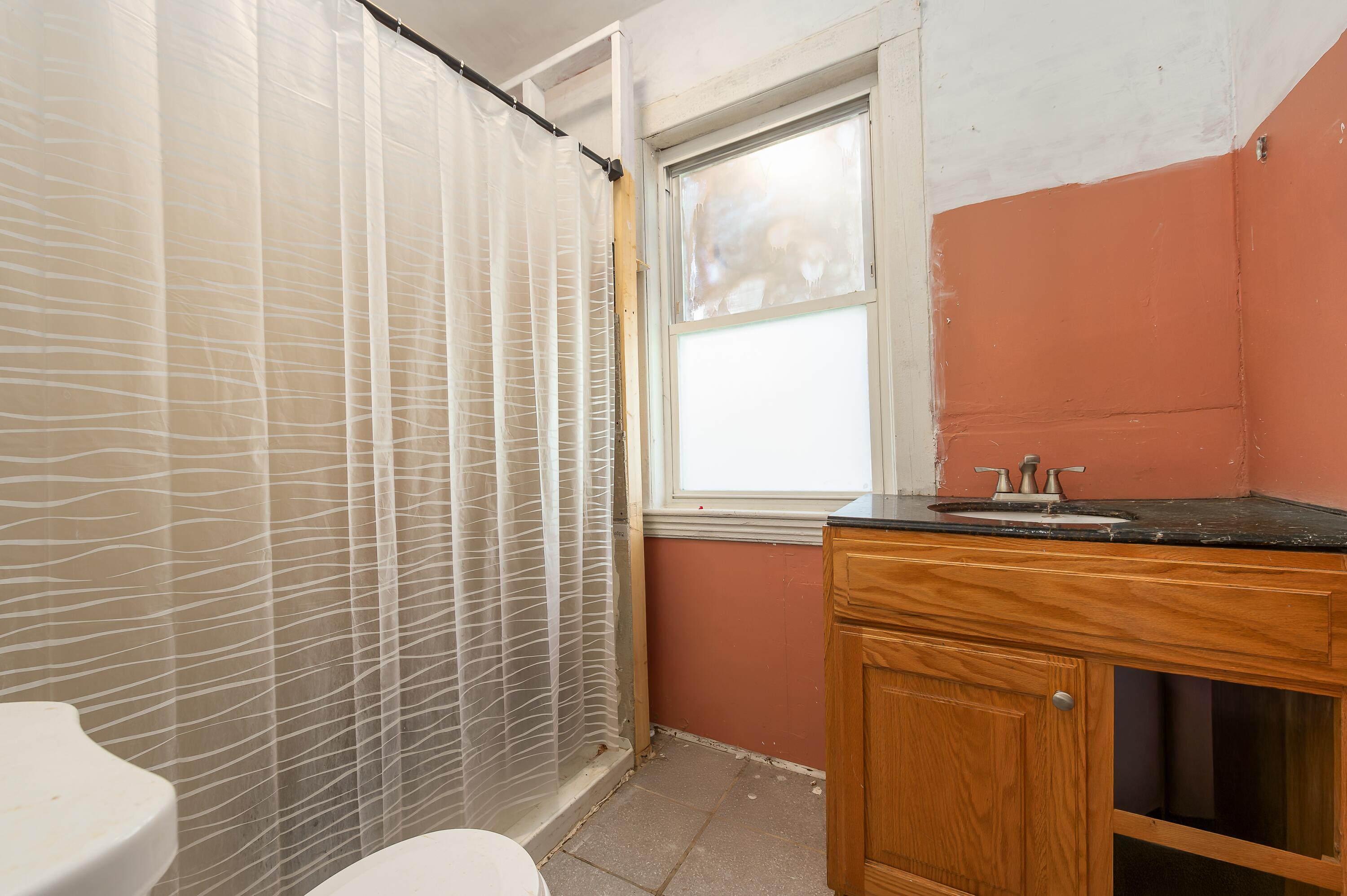 47-49 Pierce Street Lewiston, ME 04240 - Photo 28 of 40 28 - Unit 4 Bathroom