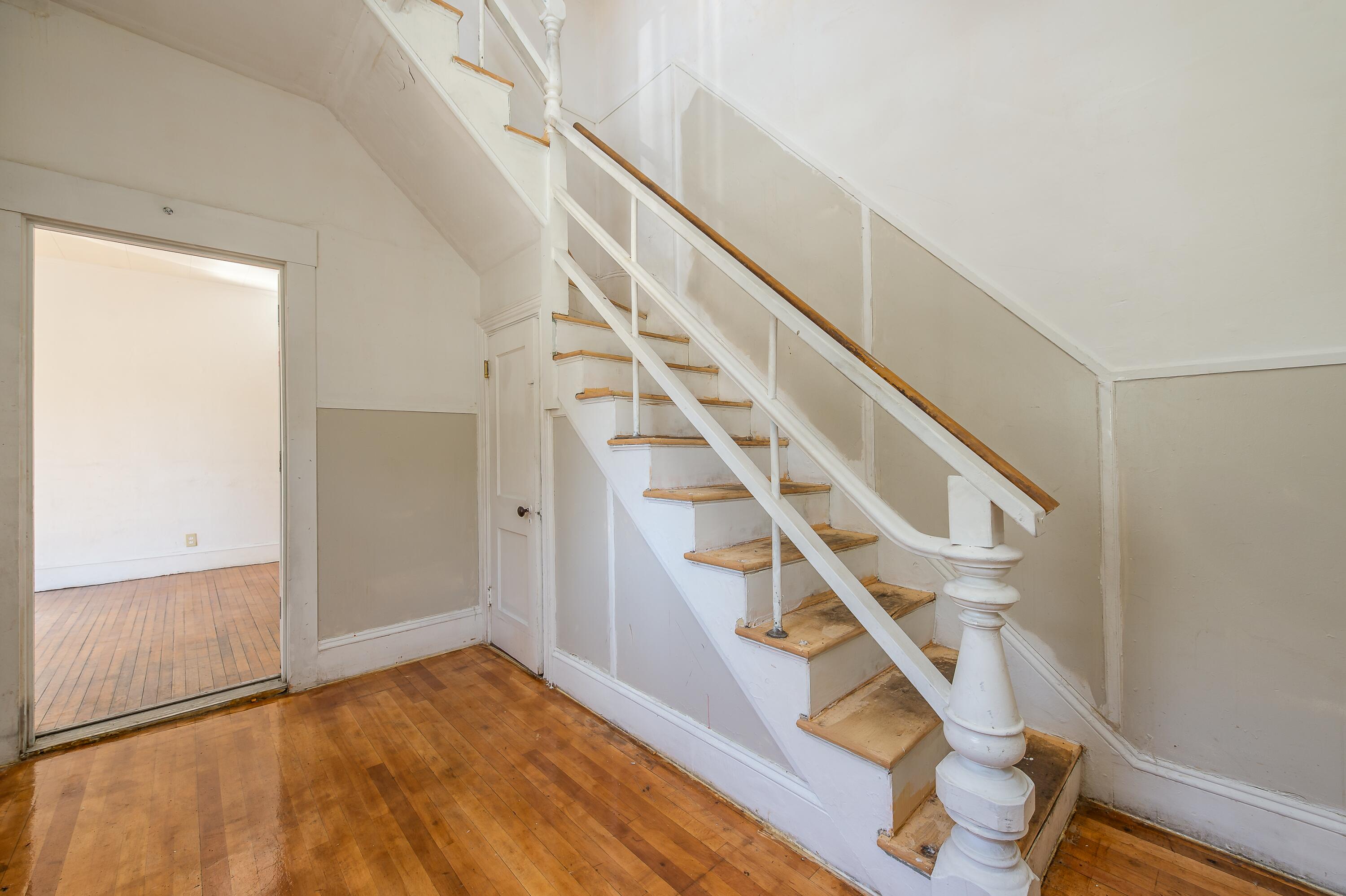 47-49 Pierce Street Lewiston, ME 04240 - Photo 8 of 40 8 - 47 Pierce Entry