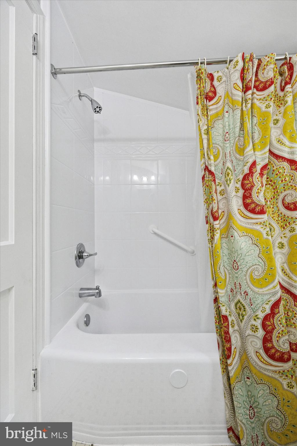 444 Kerr Lane Springfield, PA 19064 - Photo 29 of 35 a bathroom with a bathtub and a shower curtain