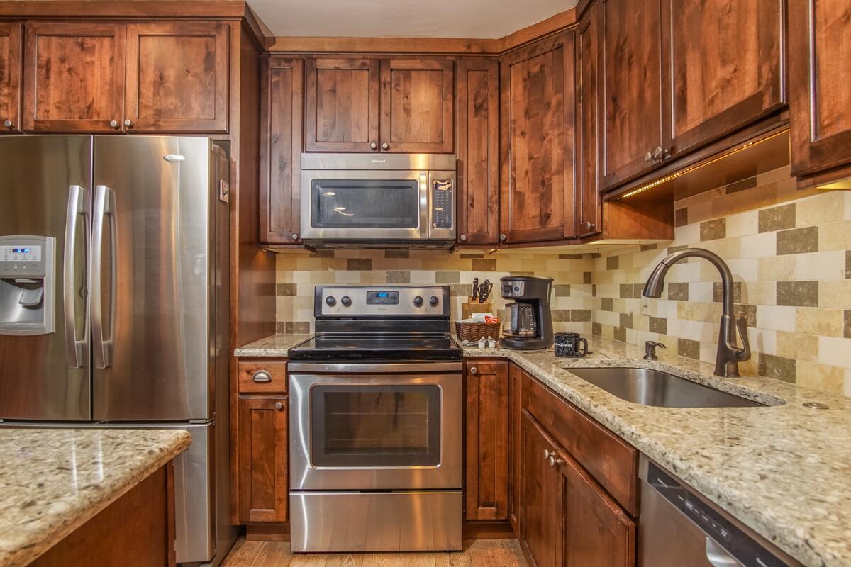 340 River Street West, Unit 140 Ketchum, ID 83340 - Photo 4 of 17 Kitchen