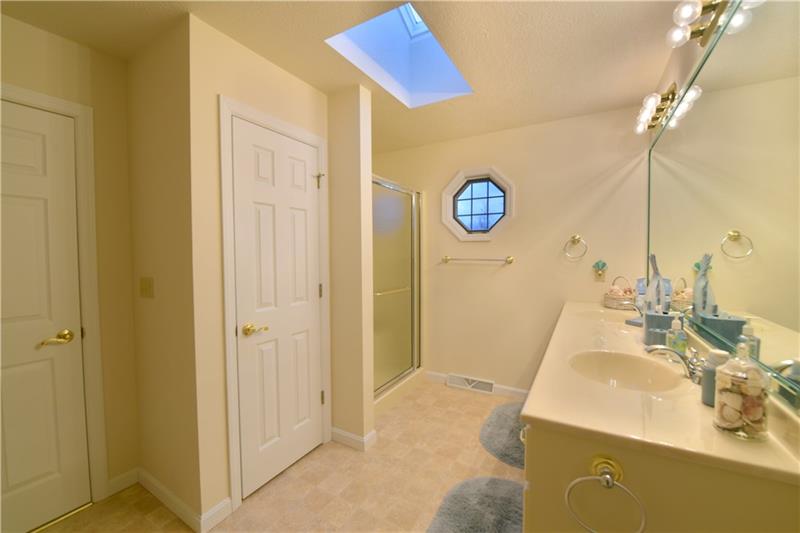 102 East Country Barn Road Houston, PA 15342 - Photo 18 of 24 View of the Walk in shower