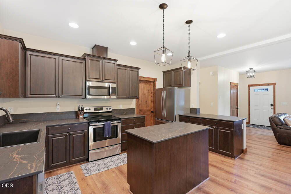 56058 Snow Goose Road Bend, OR 97707 - Photo 13 of 47