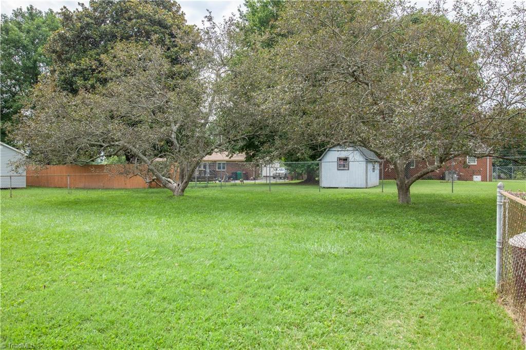 813 Oakview Road High Point, NC 27265 - Photo 2 of 23