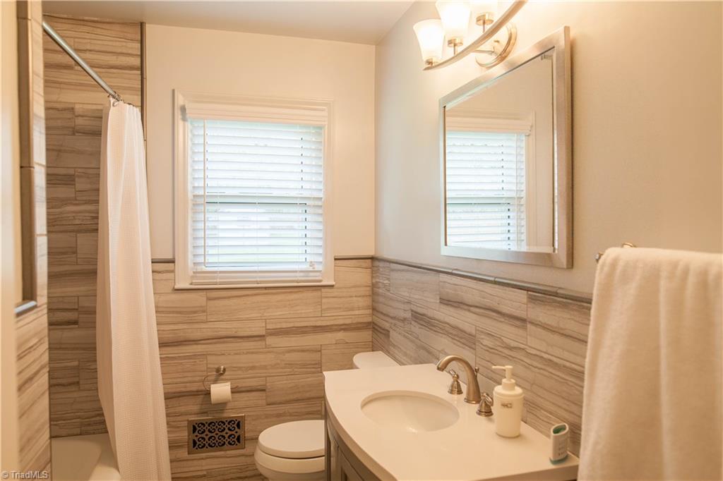 813 Oakview Road High Point, NC 27265 - Photo 12 of 23