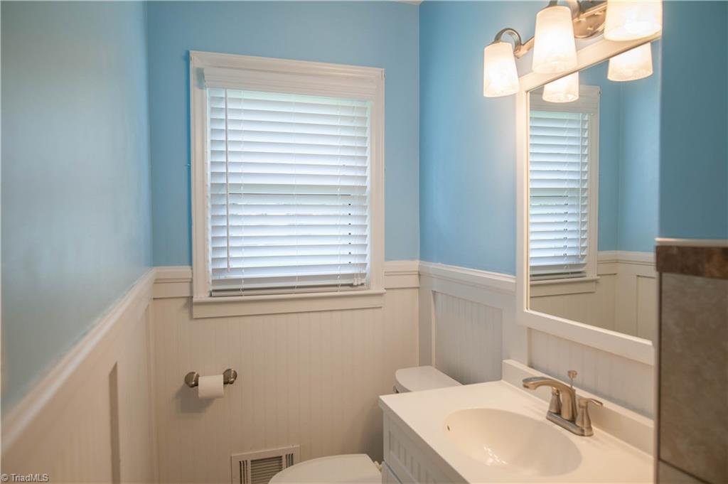 813 Oakview Road High Point, NC 27265 - Photo 16 of 23