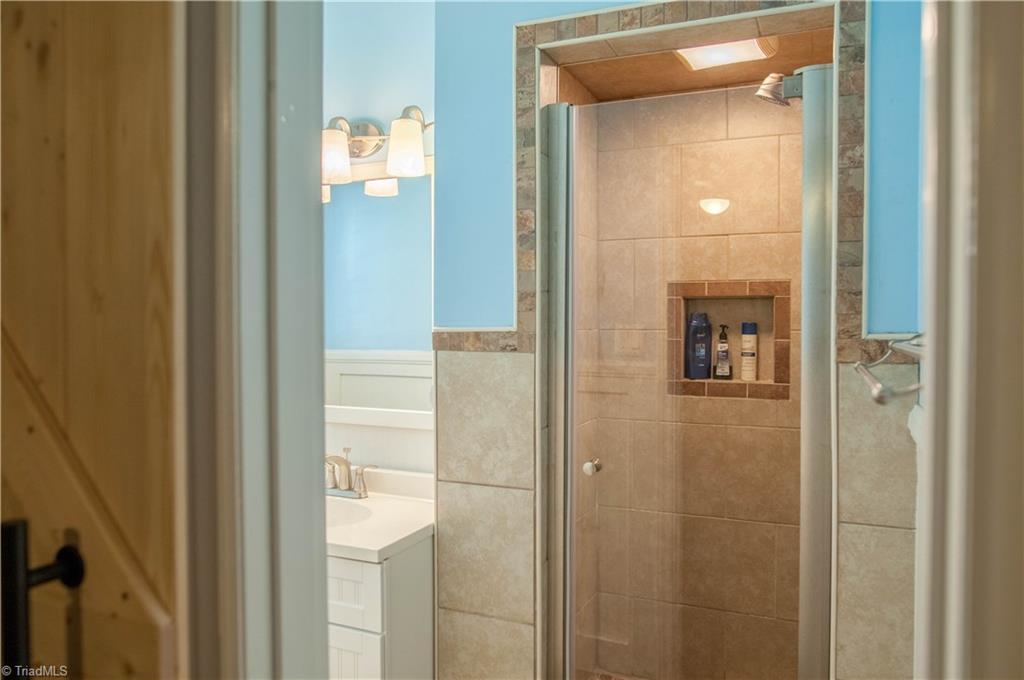 813 Oakview Road High Point, NC 27265 - Photo 17 of 23