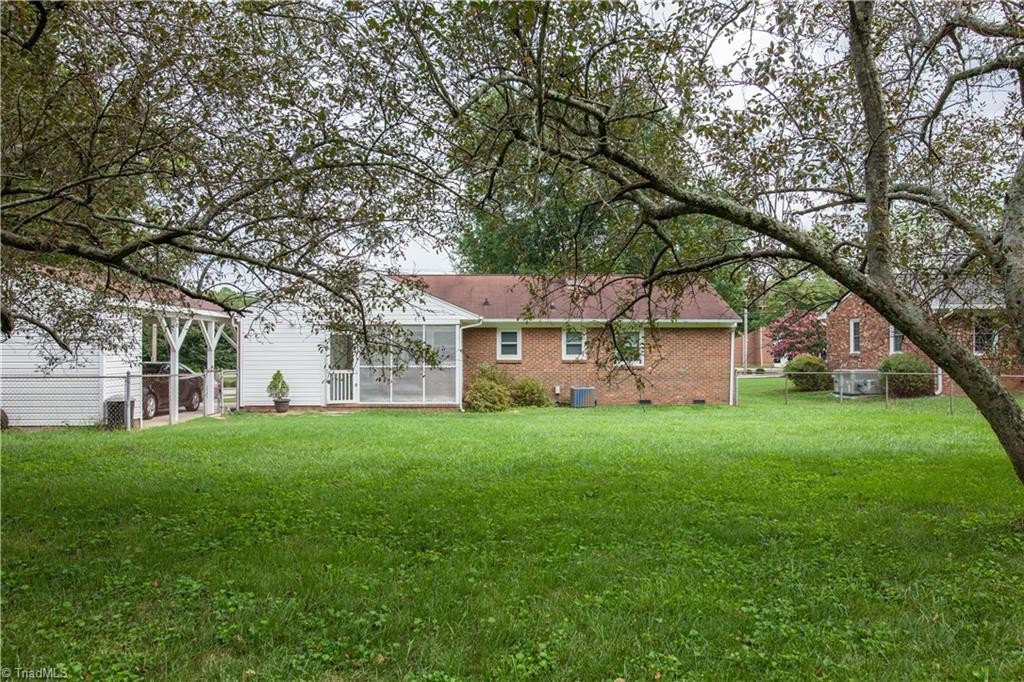 813 Oakview Road High Point, NC 27265 - Photo 3 of 23