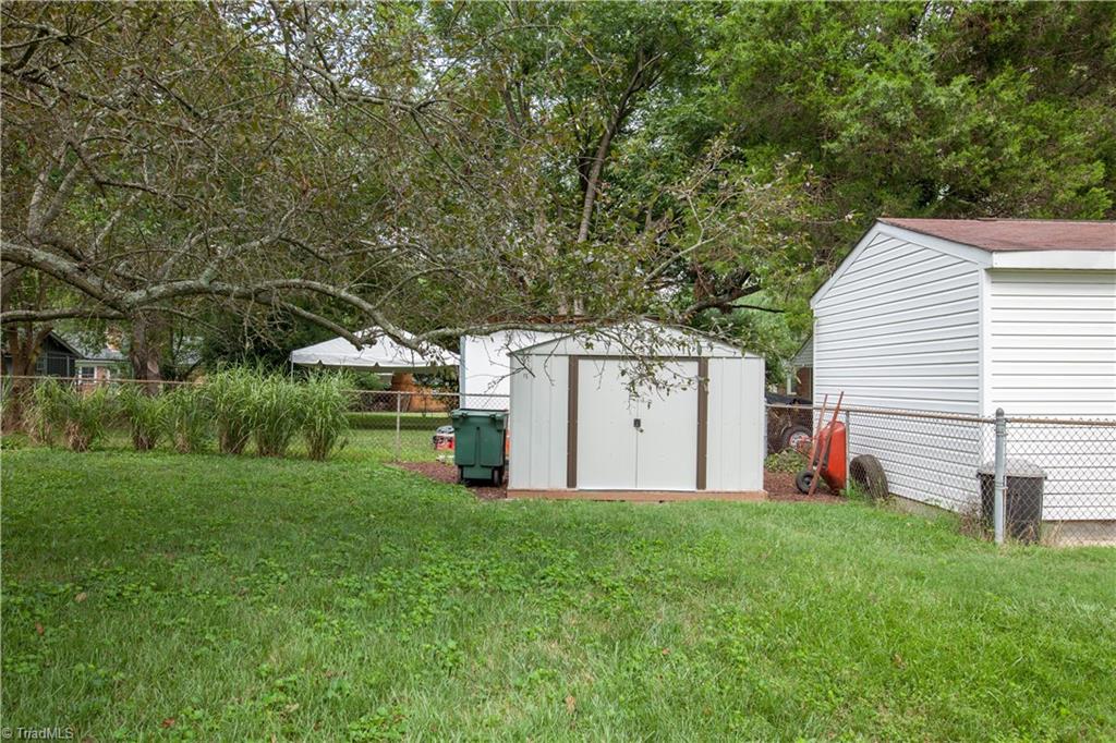 813 Oakview Road High Point, NC 27265 - Photo 4 of 23