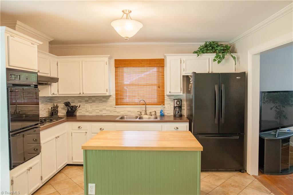 813 Oakview Road High Point, NC 27265 - Photo 10 of 23