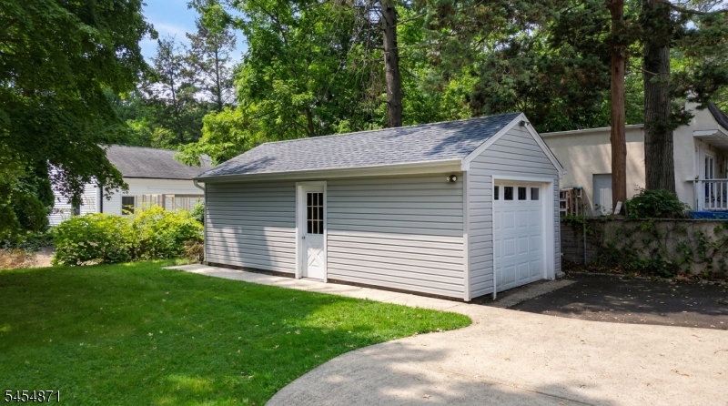 45 Brook Street Springfield, NJ 07081 - Photo 4 of 30 Gallery Image 4