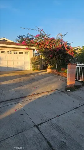 a view of an ocean and a mountain view