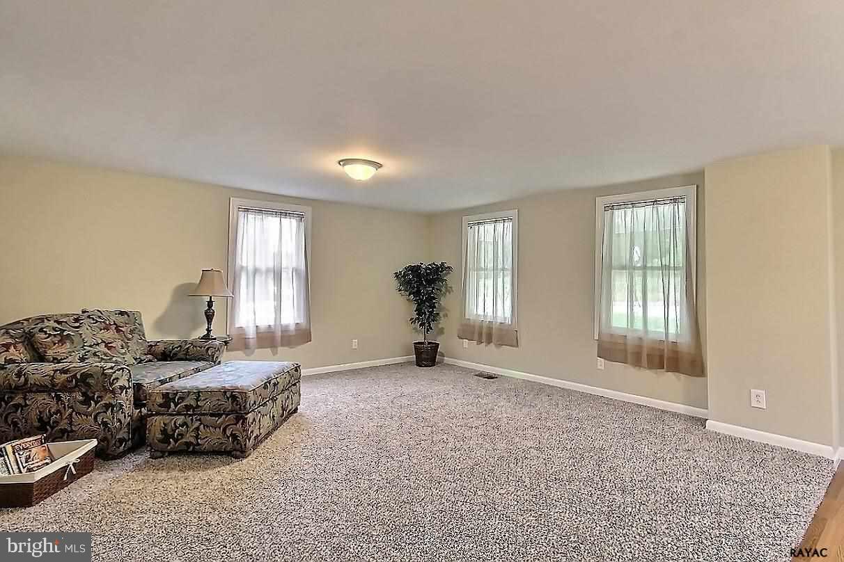 3200 Grandview Road Hanover, PA 17331 - Photo 3 of 19