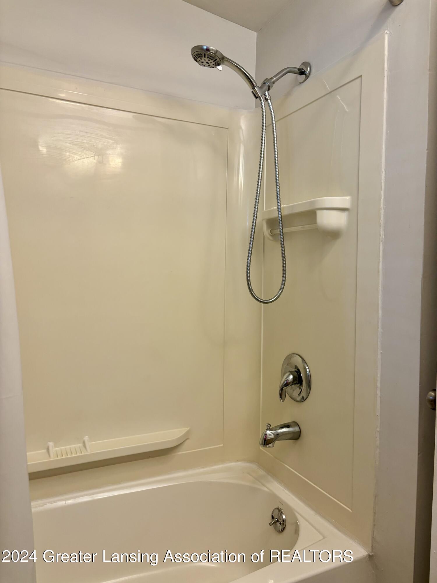 2304 Barstow Road Lansing, MI 48906 - Photo 12 of 22 IMG_0279