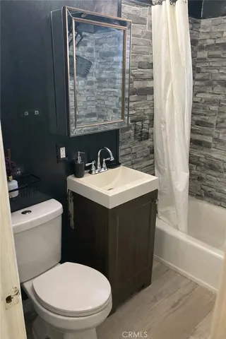 $1,750 | 5842 Lexington Avenue, Unit 4, Los Angeles, CA 90038