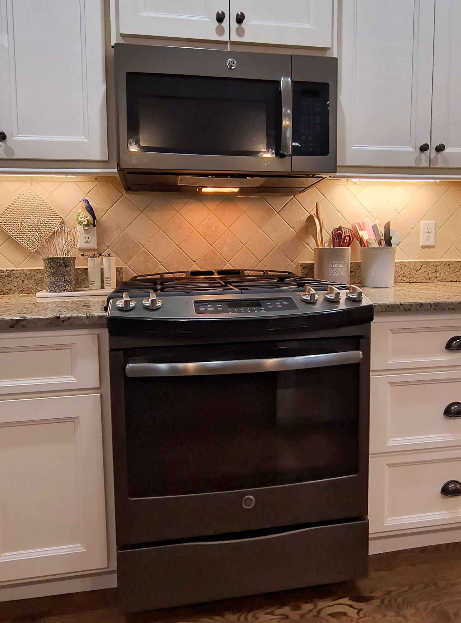 9205 Scarlet Ridge Road Ooltewah, TN 37363 - Photo 26 of 92 Matching Microwave Oven
