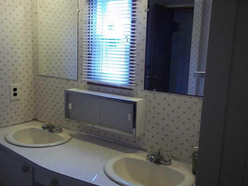 2145 Old Rte 422 East Butler, PA 16002 - Photo 7 of 12 Full Bath.