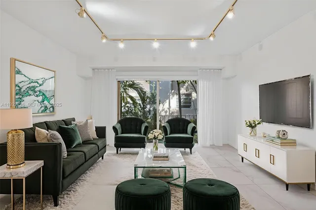 $4,250 | 1239 Mariposa Avenue, Unit 2, Coral Gables, FL 33146