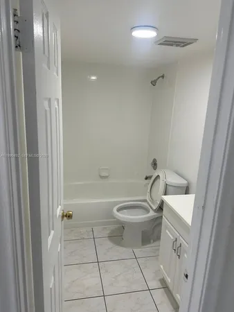 $2,100 | 2565 West 56th Street, Unit 209, Hialeah, FL 33016
