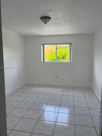 $2,100 | 2565 West 56th Street, Unit 209, Hialeah, FL 33016