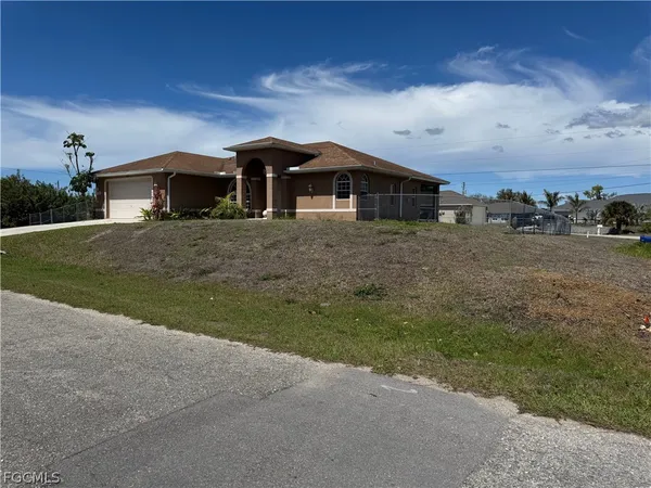 $1,900 | 3800 20th Street West, Lehigh Acres, FL 33971