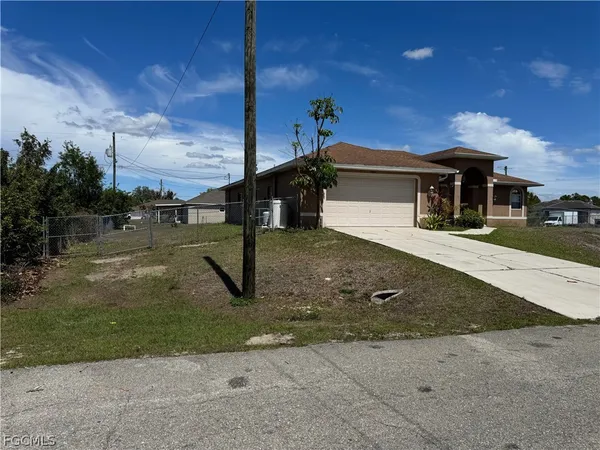 $1,900 | 3800 20th Street West, Lehigh Acres, FL 33971