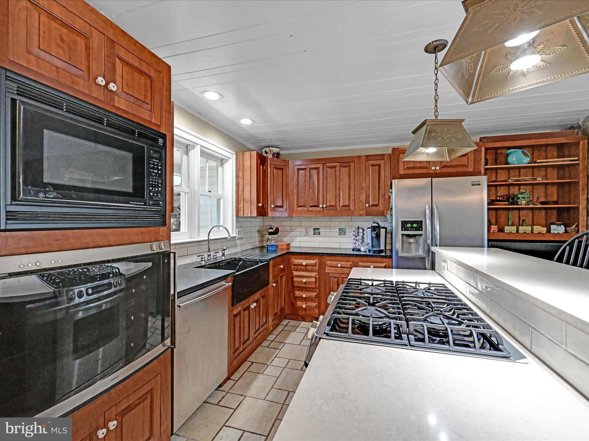 610 Friedensburg Road Reading, PA 19606 - Photo 11 of 48 Kitchen