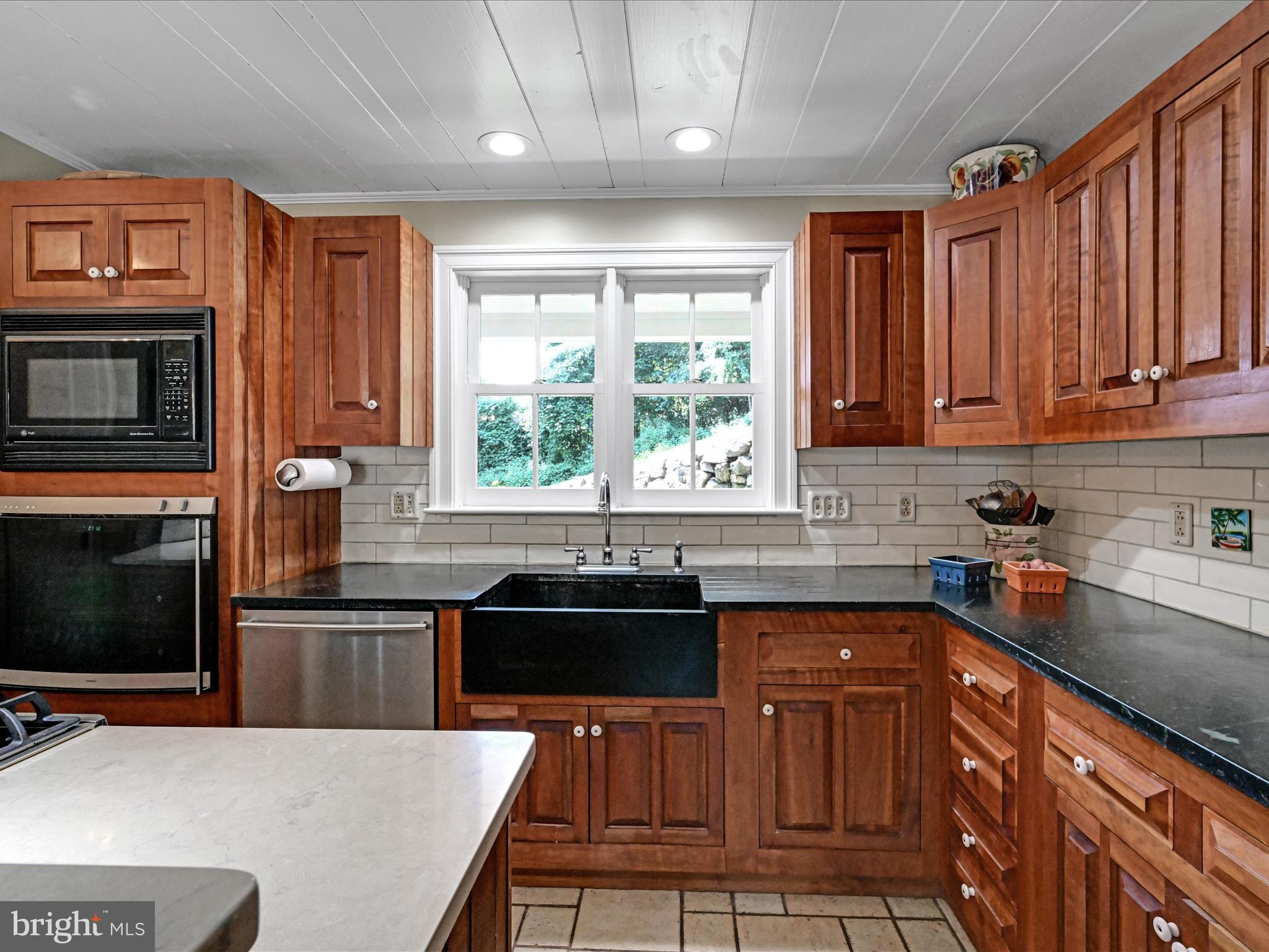 610 Friedensburg Road Reading, PA 19606 - Photo 14 of 48 Kitchen