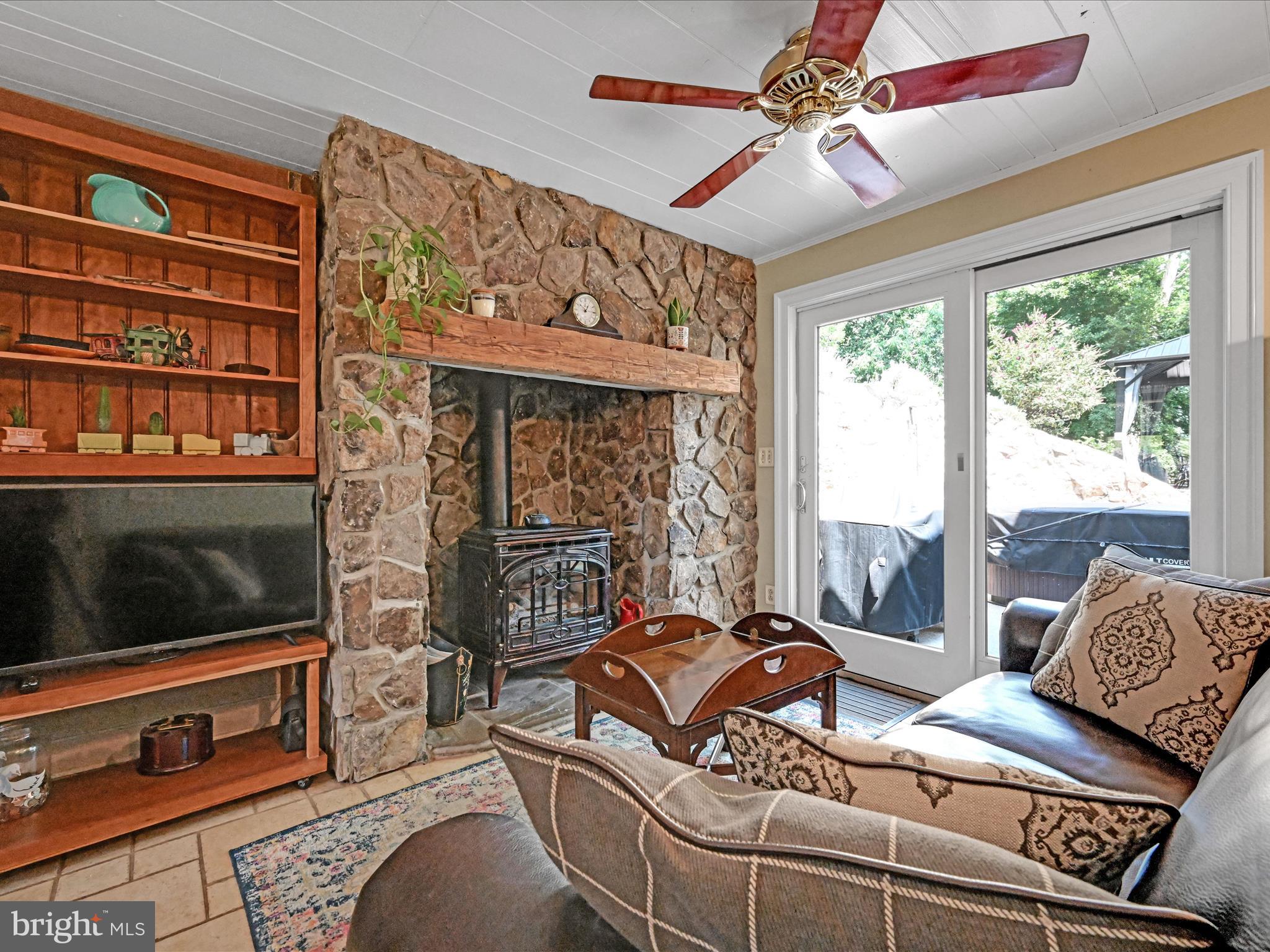 610 Friedensburg Road Reading, PA 19606 - Photo 18 of 48 Family Room