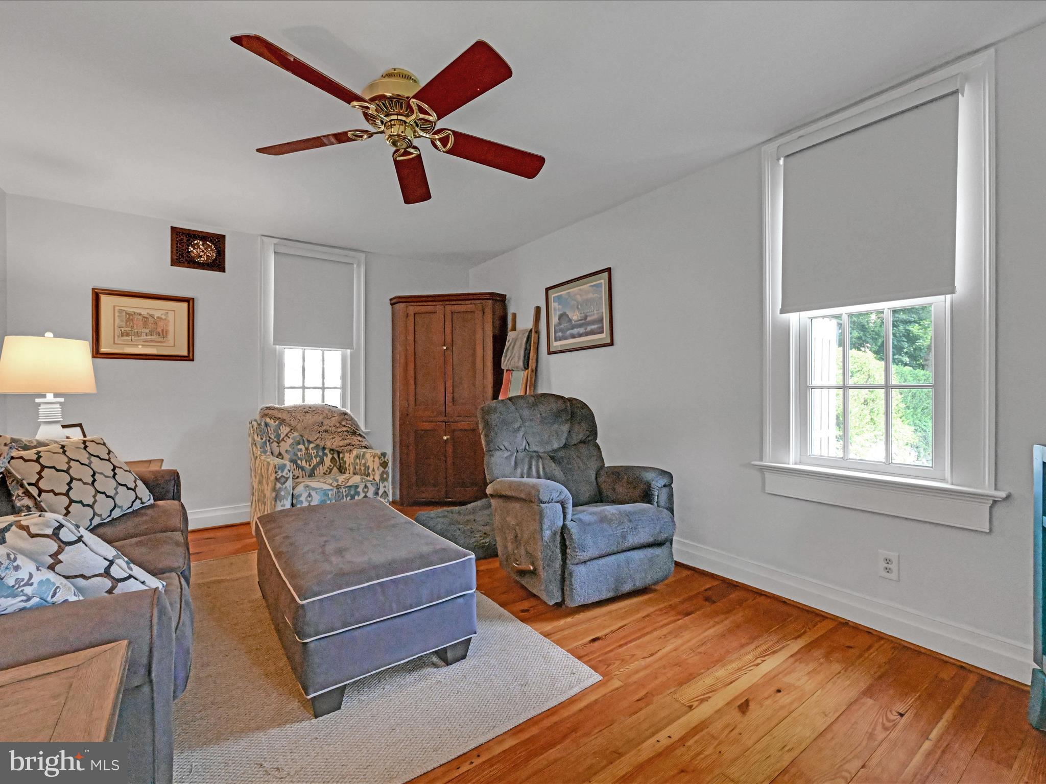 610 Friedensburg Road Reading, PA 19606 - Photo 9 of 48 Living Room