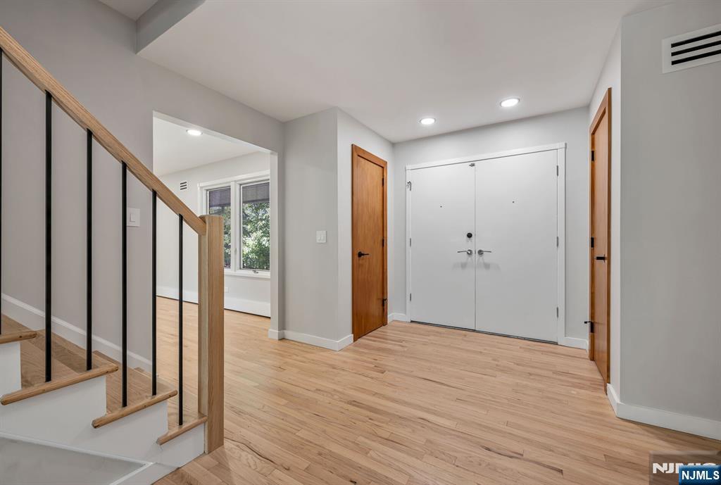 439 Summit Street Englewood Cliffs, NJ 07632 - Photo 5 of 34