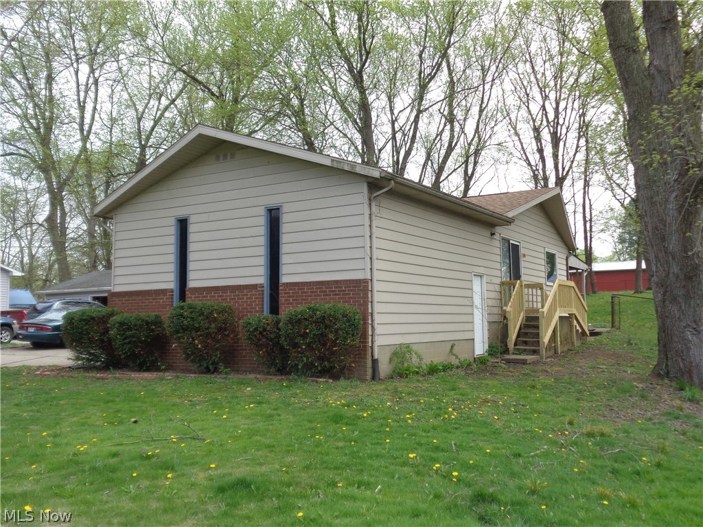 833 Ewart Road Akron, OH 44312 - Photo 1 of 25