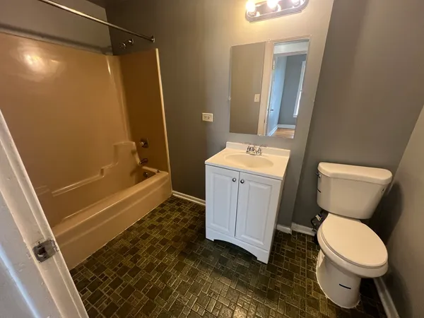 $1,500 | 734 East 95th Street, Unit 3E, Chicago, IL 60619