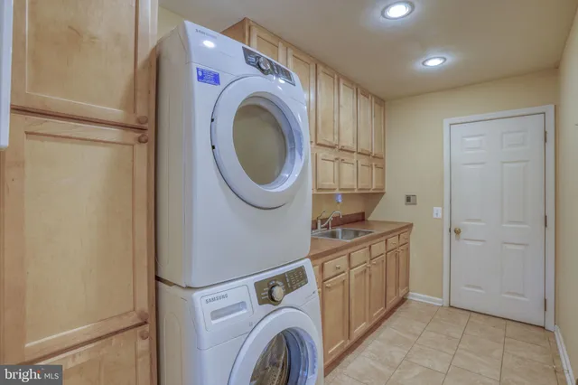 $860,000 | 12 West Shore Court, Landenberg, PA 19350