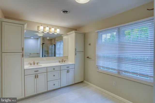 $860,000 | 12 West Shore Court, Landenberg, PA 19350