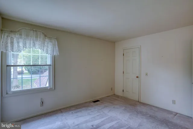 $860,000 | 12 West Shore Court, Landenberg, PA 19350