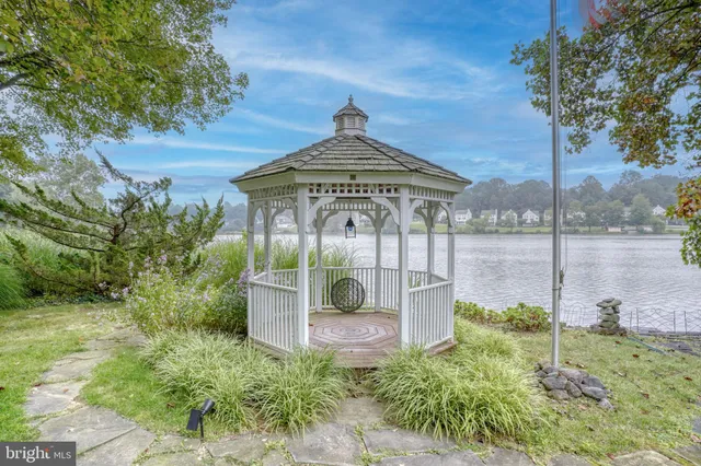 $860,000 | 12 West Shore Court, Landenberg, PA 19350