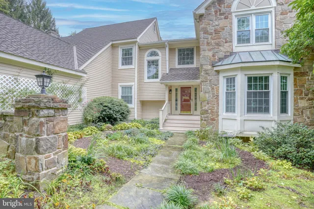 $860,000 | 12 West Shore Court, Landenberg, PA 19350