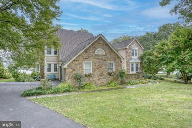$860,000 | 12 West Shore Court, Landenberg, PA 19350