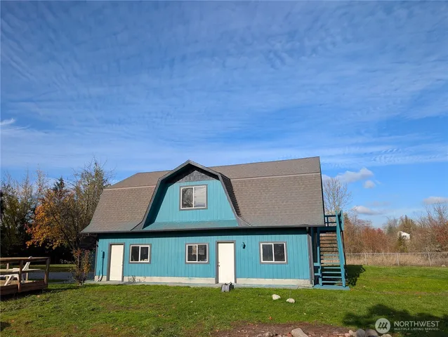 a view of an entrance of the house