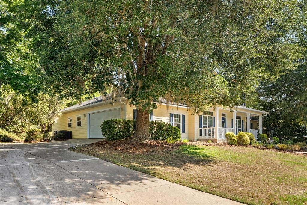 7418 White Oaks Road Alachua, FL 32615 - Photo 39 of 46 a front view of a house with garden