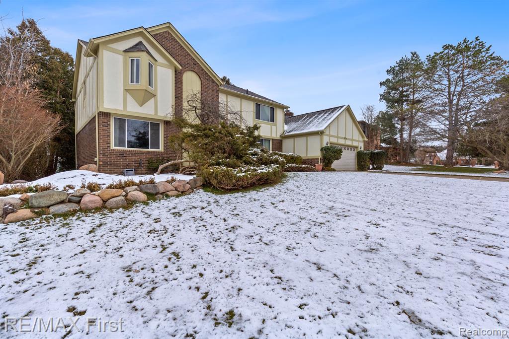 854 Stanford Circle Rochester Hills, MI 48309 - Photo 2 of 45