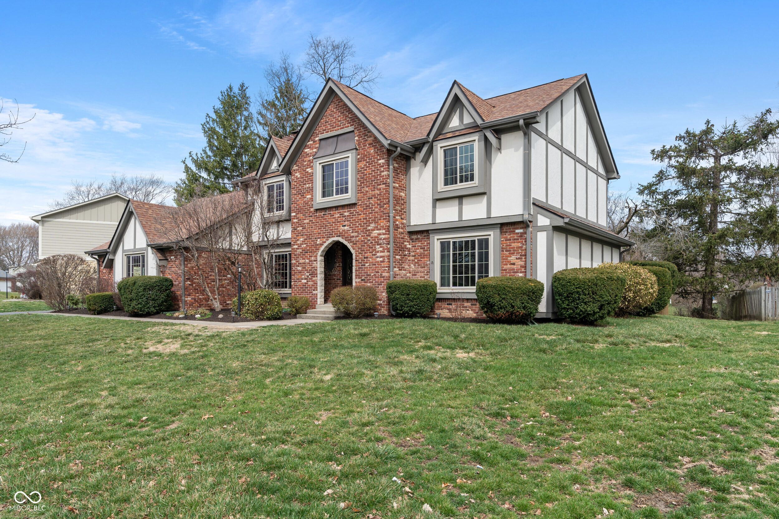 12715 Charing Cross Road Carmel, IN 46033 - Photo 2 of 42 Gallery Image 2