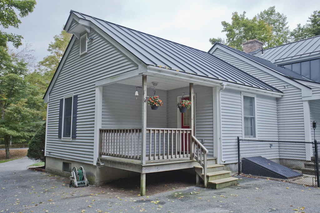 140 Old Bay Road Belchertown, MA 01007 - Photo 4 of 29 Gallery Image 4