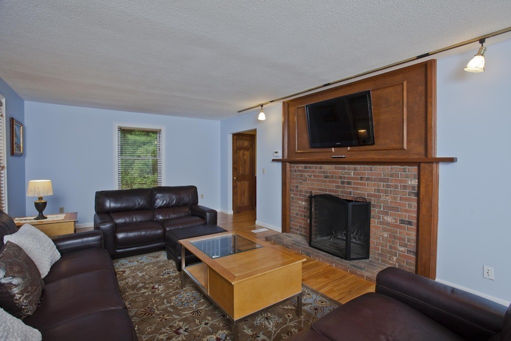 140 Old Bay Road Belchertown, MA 01007 - Photo 10 of 29 Gallery Image 10