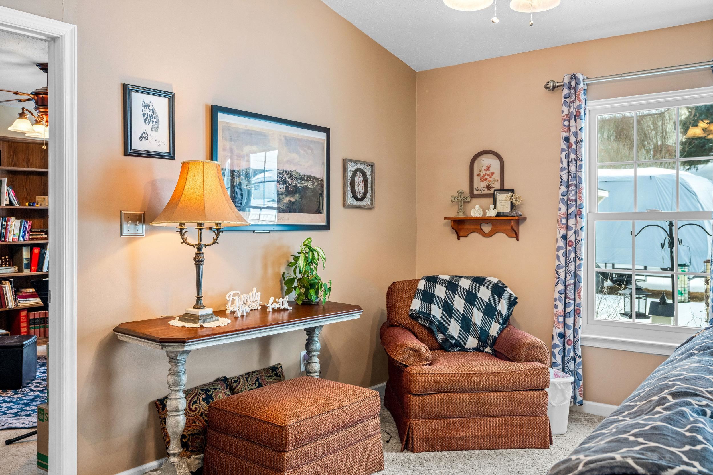 901 Ritchie Boulevard Staunton, VA 24401 - Photo 11 of 36 a living room with furniture and a flat screen tv