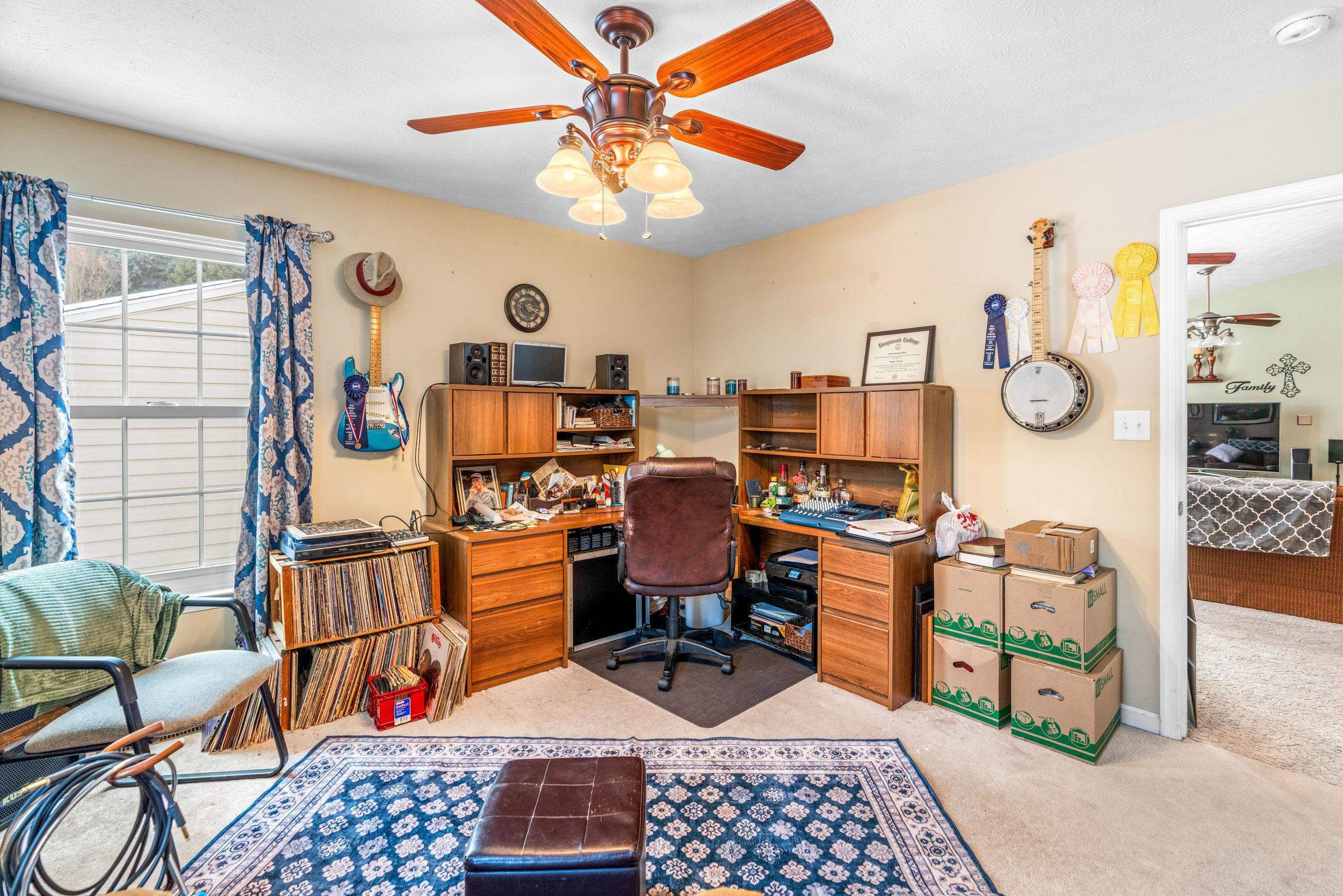 901 Ritchie Boulevard Staunton, VA 24401 - Photo 21 of 36 a room with furniture and window