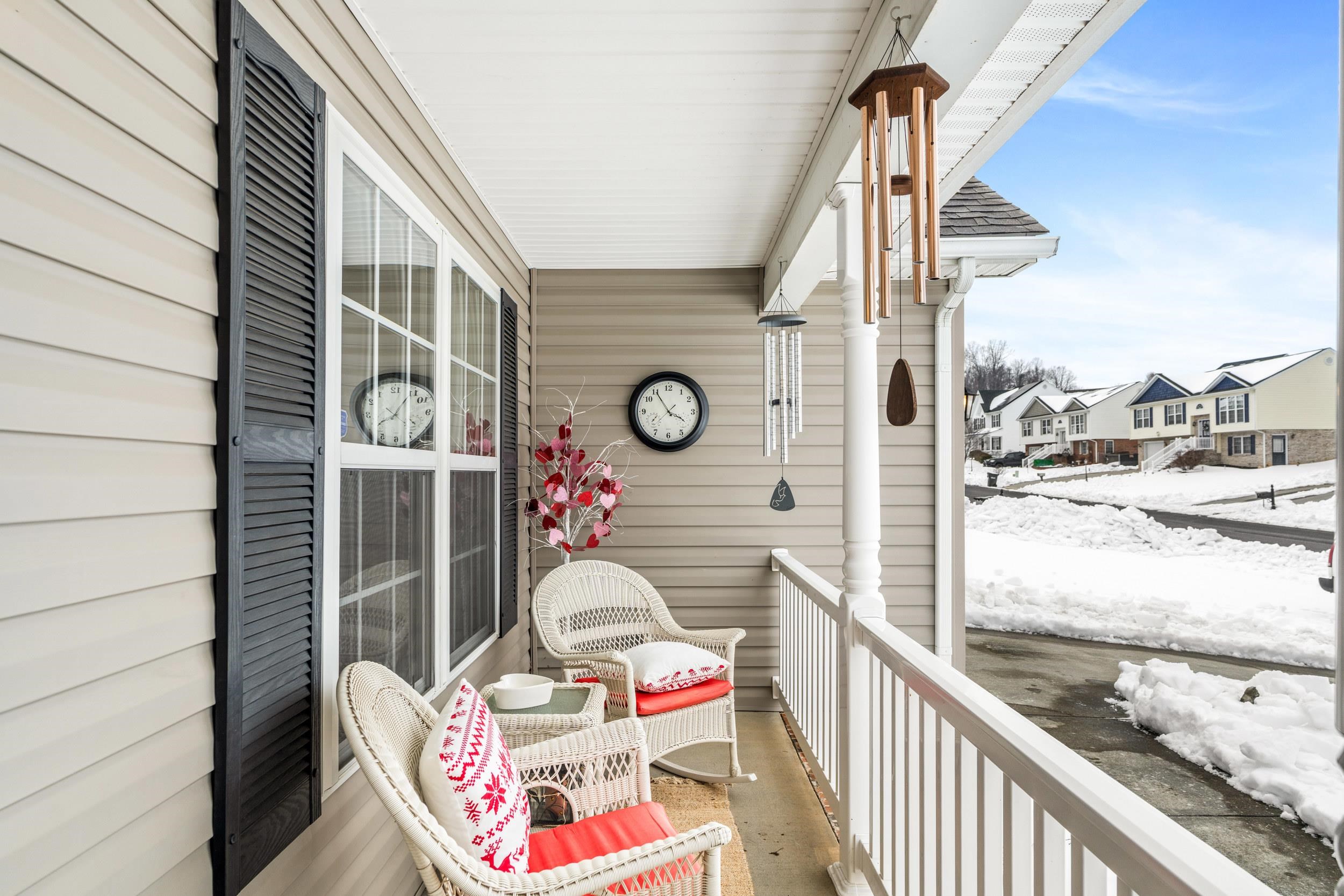 901 Ritchie Boulevard Staunton, VA 24401 - Photo 32 of 36 a view of entryway with wooden floor