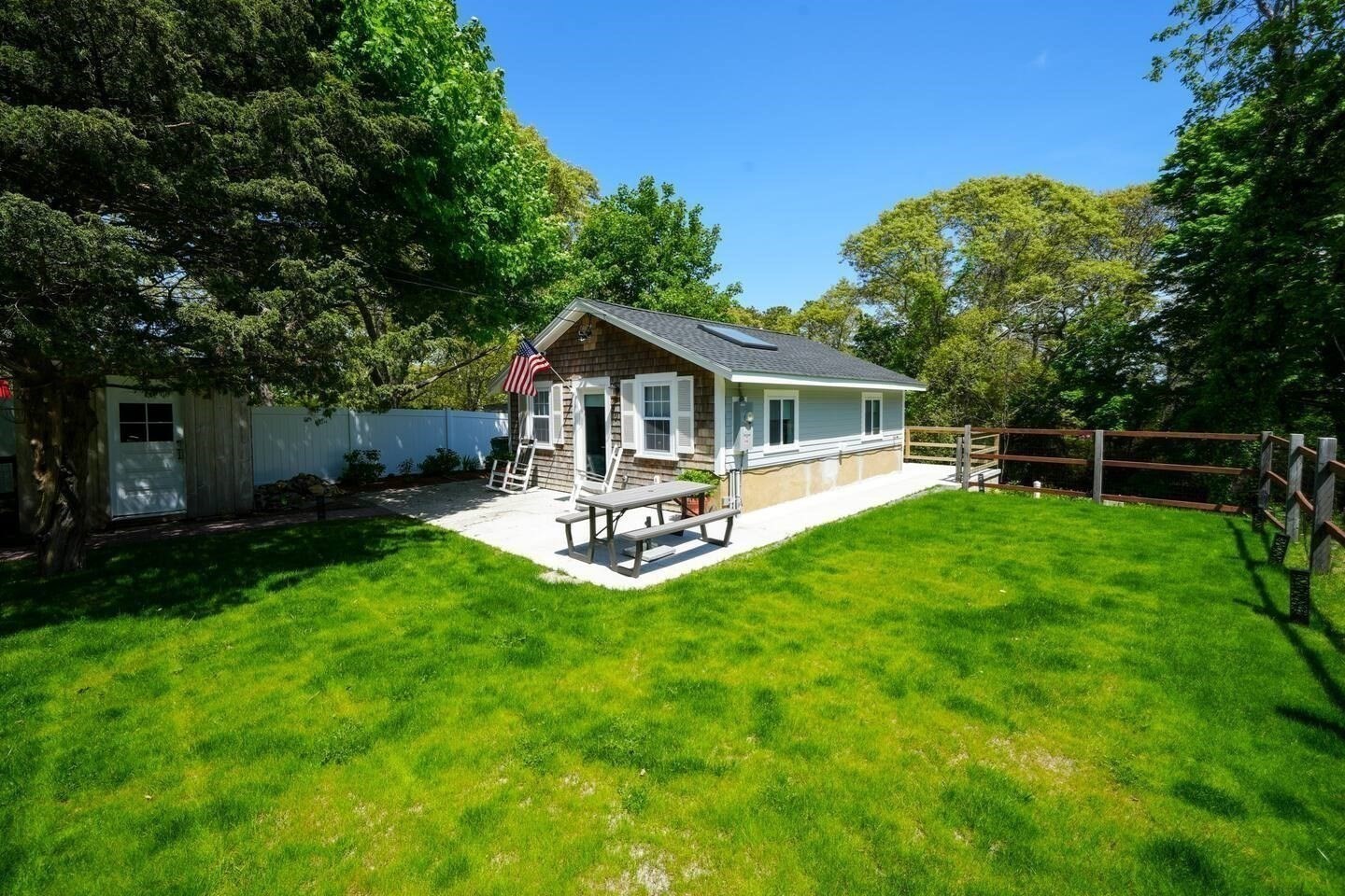 90 A Edgartown Road Tisbury, MA 02568 - Photo 12 of 16 Gallery Image 12