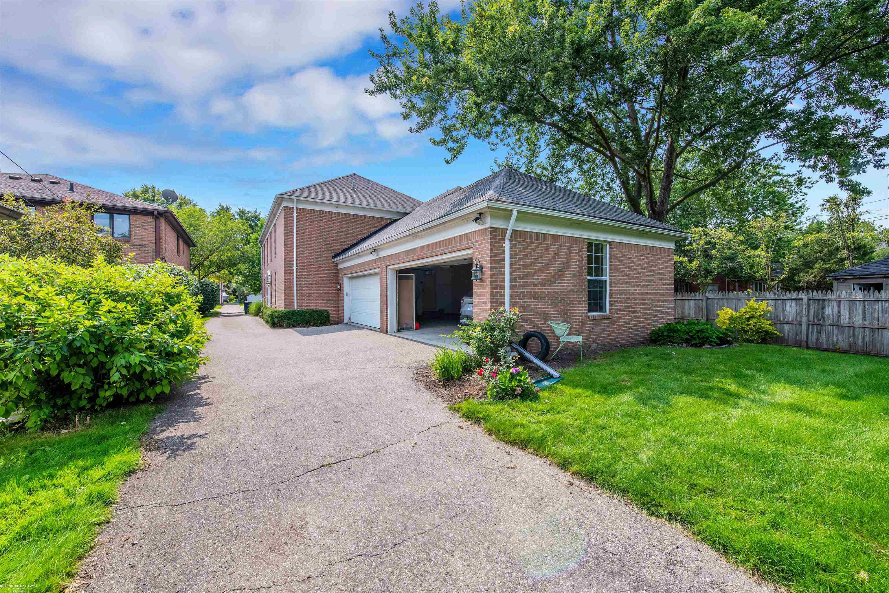 860 Neff Road Grosse Pointe, MI 48230 - Photo 28 of 30 50117572-27.JPG