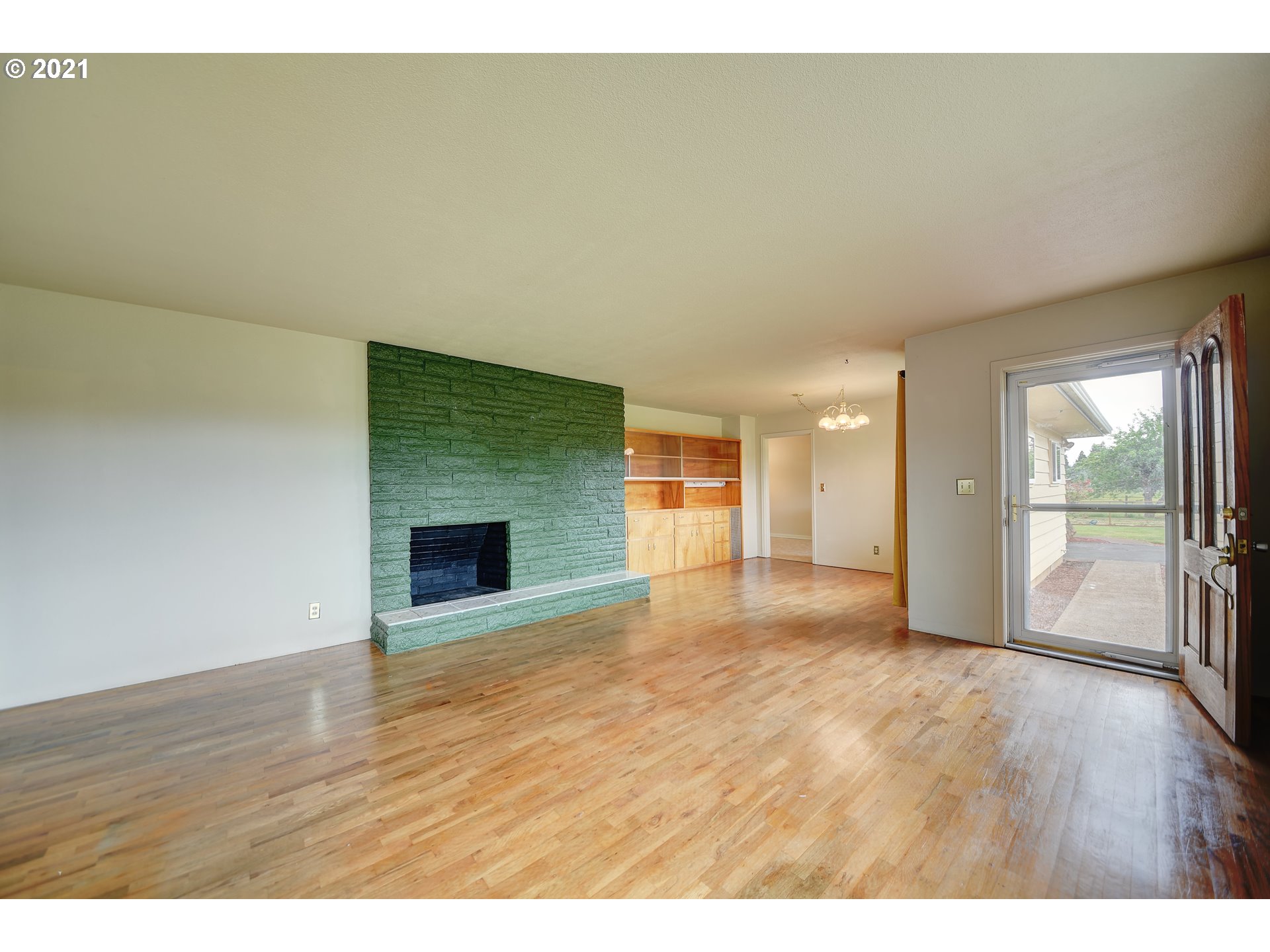 24837 Suttle Road Elmira, OR 97437 - Photo 4 of 32 Gallery Image 4
